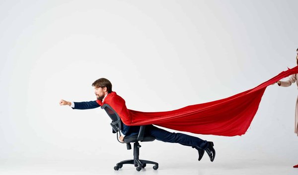 Superman en figurine volante : capturez le héros en plein vol.